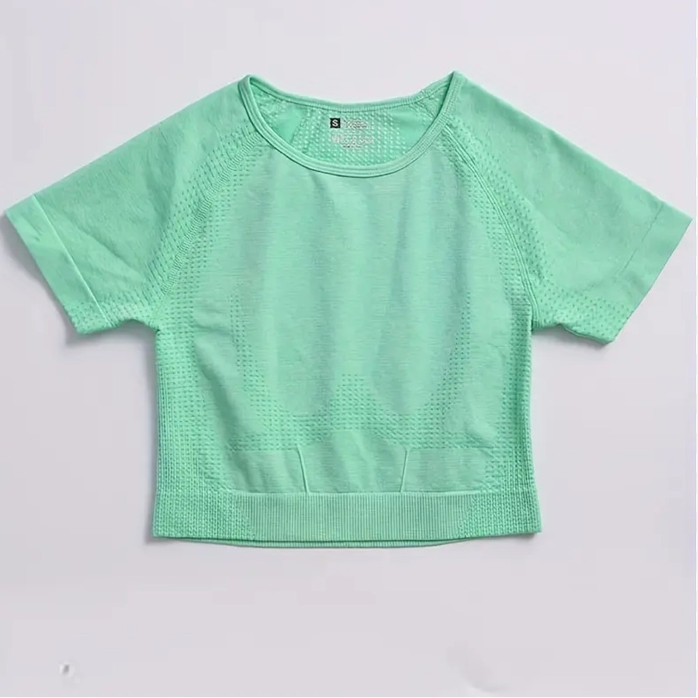 Women's Size Large Crew Neck Yoga Cropped Top Mint Green Short‎ Sleeve Stretchy